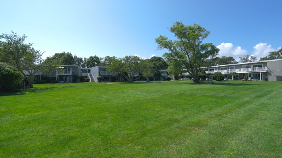 East Hampton House Resort - Outside Grounds